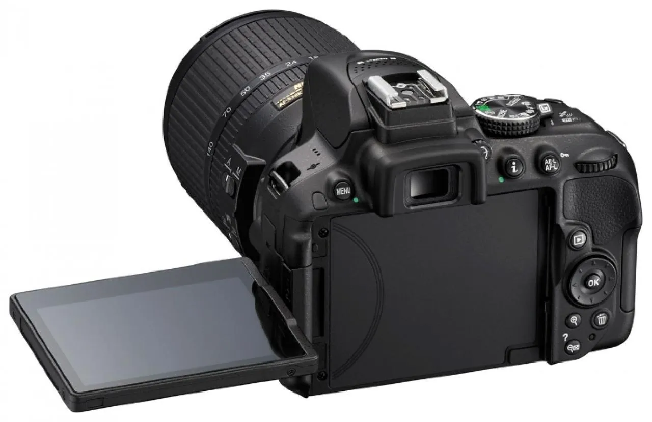 Цифровой зеркальный фотоаппарат Nikon D5300 Kit