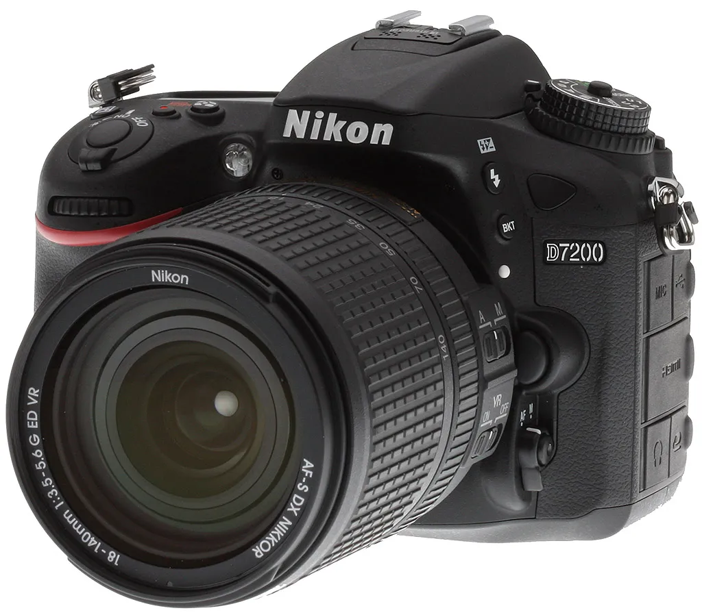 Цифровой зеркальный фотоаппарат Nikon D7200