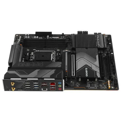 Материнская плата Gigabyte X670 GAMING X AX