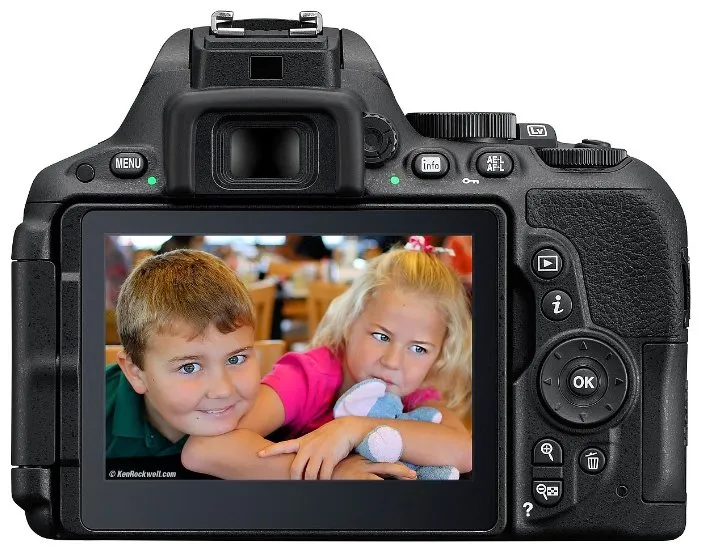 Цифровой зеркальный фотоаппарат Nikon D5500 Kit