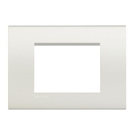 LivingLight LNA4803BI Рамка прямоугольная, 3 модуля, цвет Белый LivingLight LNA4803BI Рамка прямоугольная, 3 модуля, цвет Белый